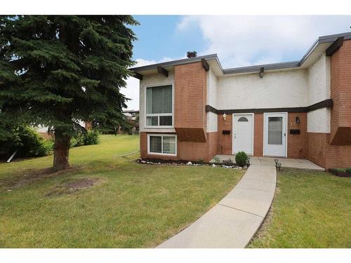 303 Pinemont Gate Ne, Calgary, AB - Outdoor