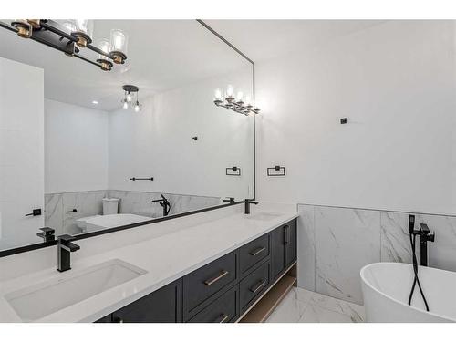 2632 30 Street Sw, Calgary, AB - Indoor Photo Showing Bathroom