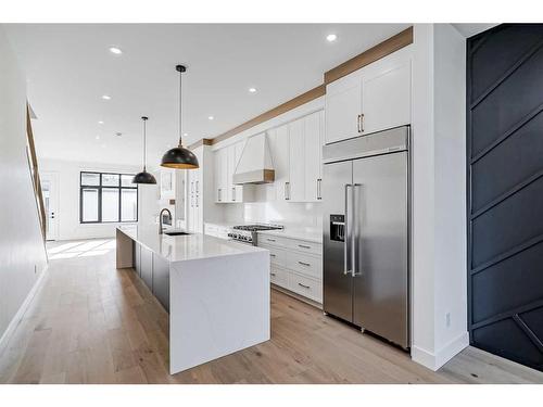 2632 30 Street Sw, Calgary, AB - Indoor Photo Showing Kitchen With Stainless Steel Kitchen With Upgraded Kitchen