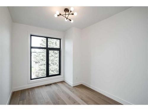 2632 30 Street Sw, Calgary, AB - Indoor Photo Showing Other Room