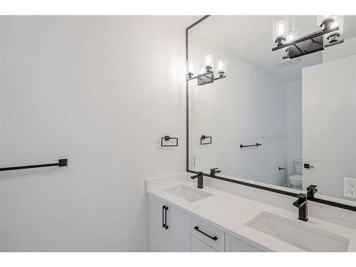 2632 30 Street Sw, Calgary, AB - Indoor Photo Showing Bathroom