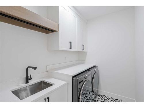 2632 30 Street Sw, Calgary, AB - Indoor Photo Showing Laundry Room