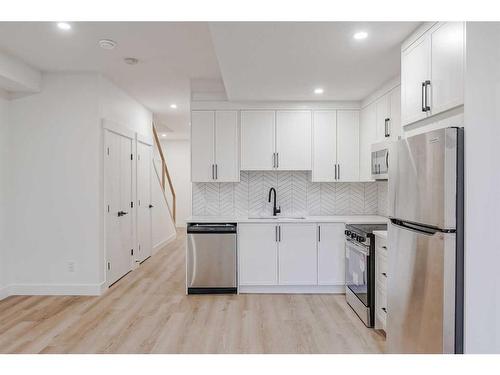 2632 30 Street Sw, Calgary, AB - Indoor Photo Showing Kitchen With Stainless Steel Kitchen With Upgraded Kitchen