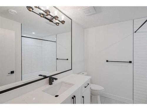 2632 30 Street Sw, Calgary, AB - Indoor Photo Showing Bathroom