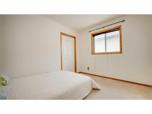 863 Tuscany Drive Nw, Calgary, AB - Indoor Photo Showing Bedroom