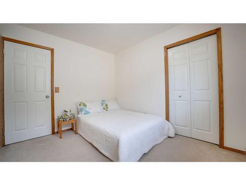 863 Tuscany Drive Nw, Calgary, AB - Indoor Photo Showing Bedroom