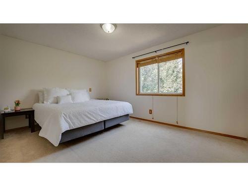 863 Tuscany Drive Nw, Calgary, AB - Indoor Photo Showing Bedroom