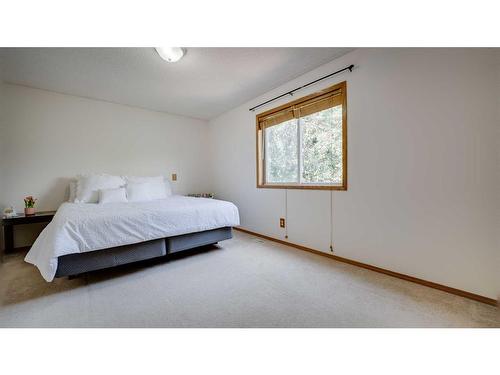 863 Tuscany Drive Nw, Calgary, AB - Indoor Photo Showing Bedroom