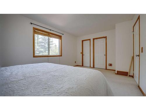 863 Tuscany Drive Nw, Calgary, AB - Indoor Photo Showing Bedroom