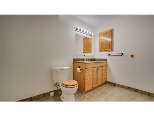 863 Tuscany Drive Nw, Calgary, AB - Indoor Photo Showing Bathroom