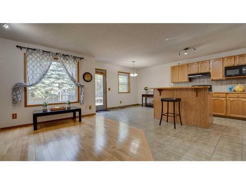 863 Tuscany Drive Nw, Calgary, AB - Indoor Photo Showing Other Room