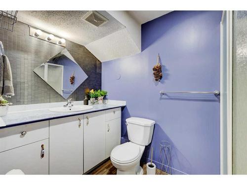 271 Falton Drive Ne, Calgary, AB - Indoor Photo Showing Bathroom