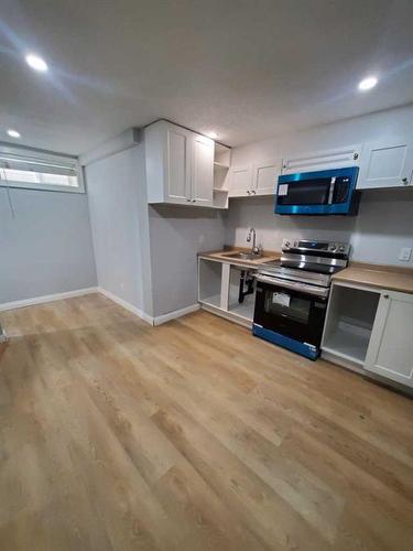 233 Evansdale Way Nw, Calgary, AB - Indoor Photo Showing Kitchen