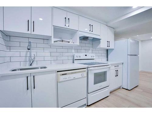 52 Falbury Bay Ne, Calgary, AB - Indoor Photo Showing Kitchen