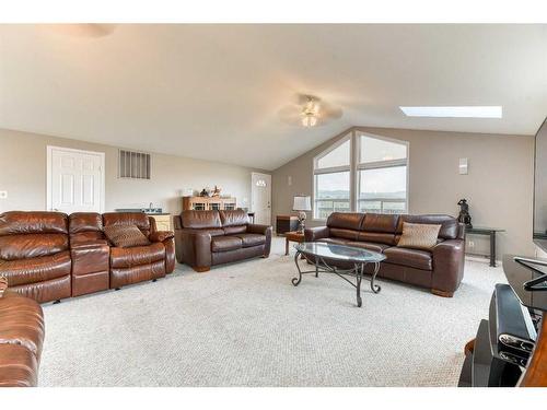 450197 216 Street West, Rural Foothills County, AB - Indoor Photo Showing Living Room