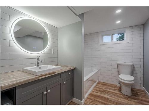 272146 Township Road 274, Rural Rocky View County, AB - Indoor Photo Showing Bathroom