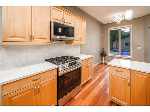 2312 5 Avenue Nw, Calgary, AB - Indoor Photo Showing Kitchen