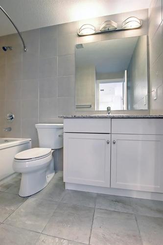 506-24 Varsity Estates Circle, Calgary, AB - Indoor Photo Showing Bathroom