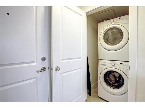 506-24 Varsity Estates Circle, Calgary, AB - Indoor Photo Showing Laundry Room