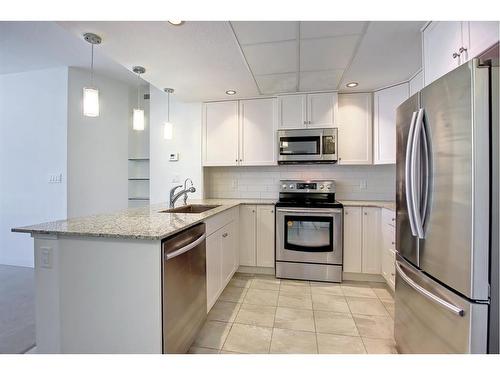 506-24 Varsity Estates Circle, Calgary, AB - Indoor Photo Showing Kitchen With Upgraded Kitchen