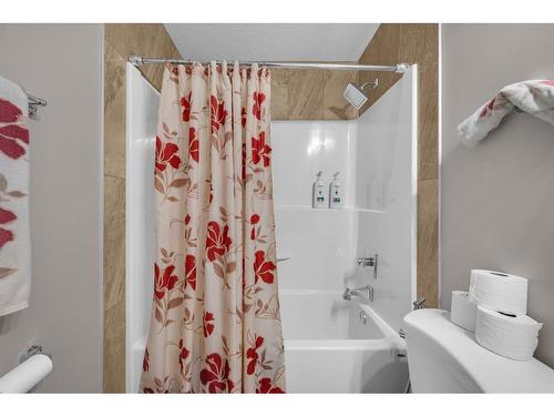 348 Kinniburgh Boulevard, Chestermere, AB - Indoor Photo Showing Bathroom