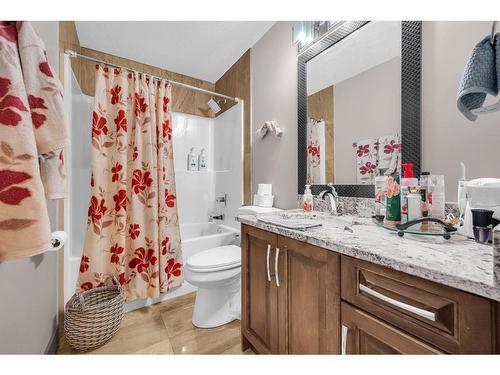 348 Kinniburgh Boulevard, Chestermere, AB - Indoor Photo Showing Bathroom