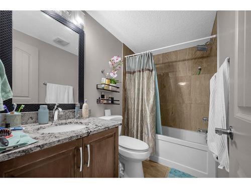 348 Kinniburgh Boulevard, Chestermere, AB - Indoor Photo Showing Bathroom