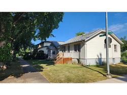 236 11 Avenue NE Calgary, AB T2E 0Y8