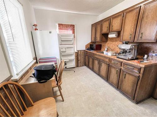 236 11 Avenue Ne, Calgary, AB - Indoor Photo Showing Kitchen