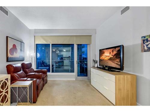 503-1320 1 Street Se, Calgary, AB - Indoor Photo Showing Living Room