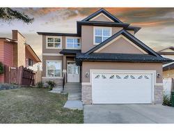 8 Castlebury Way NE Calgary, AB T3J 1M4