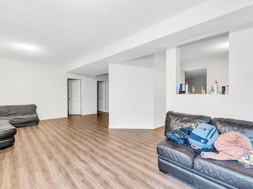 8 Castlebury Way Ne, Calgary, AB - Indoor Photo Showing Living Room