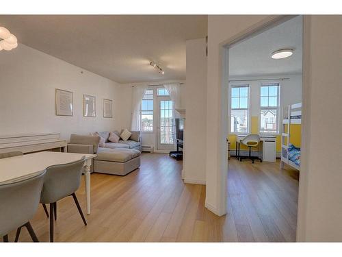 5413-14645 6 Street Sw, Calgary, AB - Indoor Photo Showing Living Room