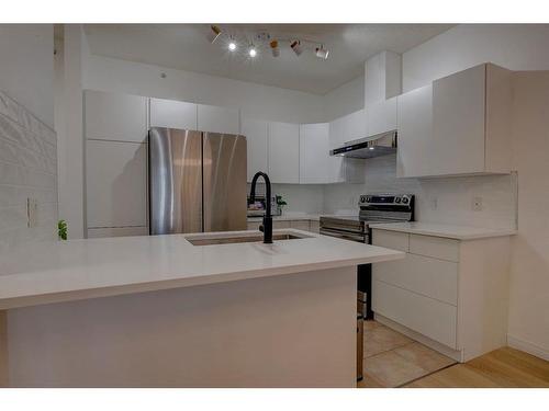 5413-14645 6 Street Sw, Calgary, AB - Indoor Photo Showing Kitchen With Double Sink With Upgraded Kitchen