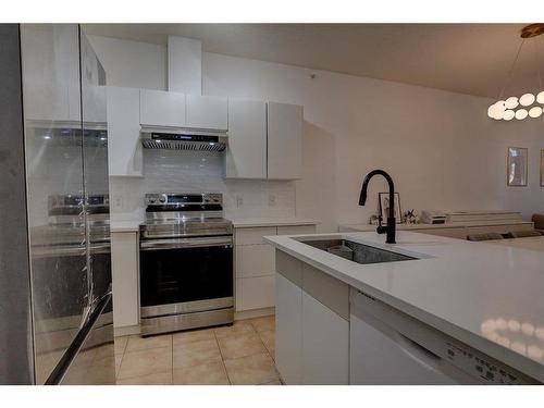 5413-14645 6 Street Sw, Calgary, AB - Indoor Photo Showing Kitchen