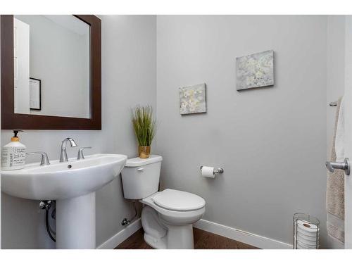 203 Cranbrook Circle Se, Calgary, AB - Indoor Photo Showing Bathroom