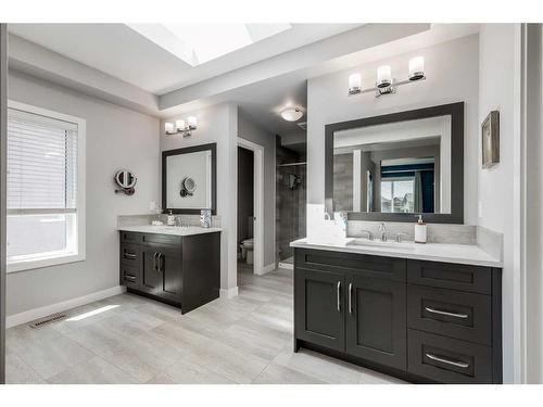 203 Cranbrook Circle Se, Calgary, AB - Indoor Photo Showing Bathroom