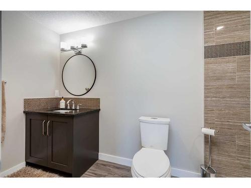 203 Cranbrook Circle Se, Calgary, AB - Indoor Photo Showing Bathroom