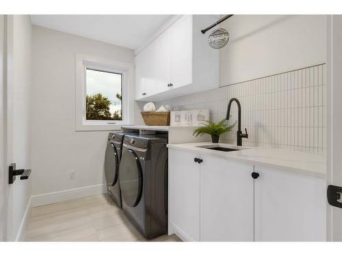 2118 Victoria Crescent Nw, Calgary, AB - Indoor Photo Showing Laundry Room