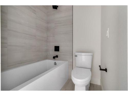 2118 Victoria Crescent Nw, Calgary, AB - Indoor Photo Showing Bathroom