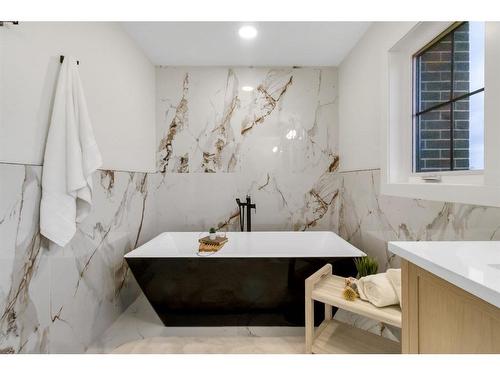 2118 Victoria Crescent Nw, Calgary, AB - Indoor Photo Showing Bathroom