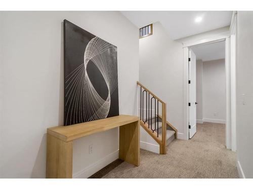 2118 Victoria Crescent Nw, Calgary, AB - Indoor Photo Showing Other Room