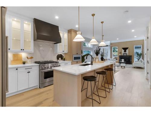 2118 Victoria Crescent Nw, Calgary, AB - Indoor Photo Showing Kitchen With Upgraded Kitchen