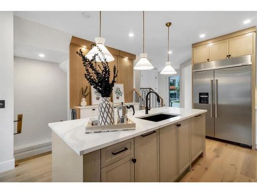 2118 Victoria Crescent Nw, Calgary, AB - Indoor Photo Showing Kitchen With Upgraded Kitchen