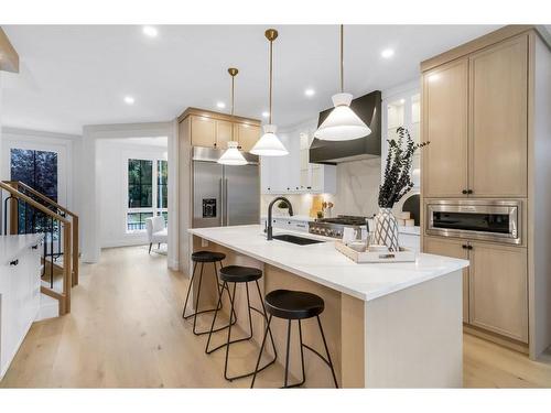 2118 Victoria Crescent Nw, Calgary, AB - Indoor Photo Showing Kitchen With Upgraded Kitchen