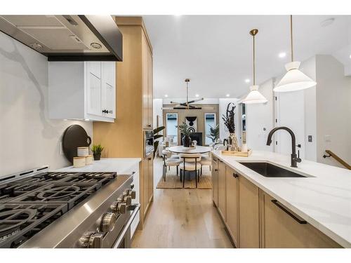 2118 Victoria Crescent Nw, Calgary, AB - Indoor Photo Showing Kitchen With Upgraded Kitchen