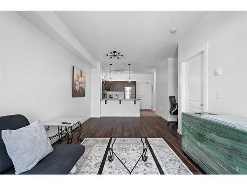 413-2300 Evanston Square Nw, Calgary, AB - Indoor Photo Showing Living Room