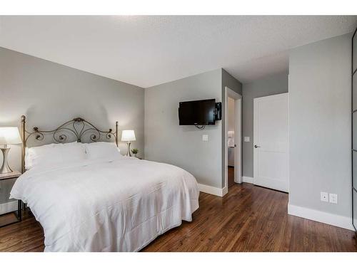 11 Woodlark Drive Sw, Calgary, AB - Indoor Photo Showing Bedroom