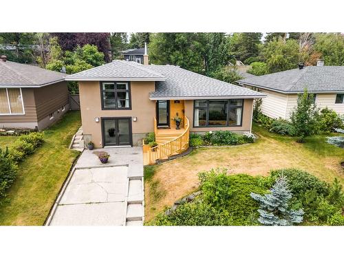 11 Woodlark Drive Sw, Calgary, AB - Outdoor