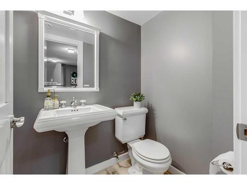 11 Woodlark Drive Sw, Calgary, AB - Indoor Photo Showing Bathroom